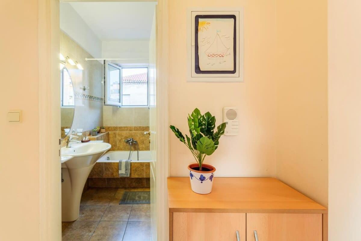 Spacious Urban Haven-Family Home, Perfect Location Kalamata Exteriör bild