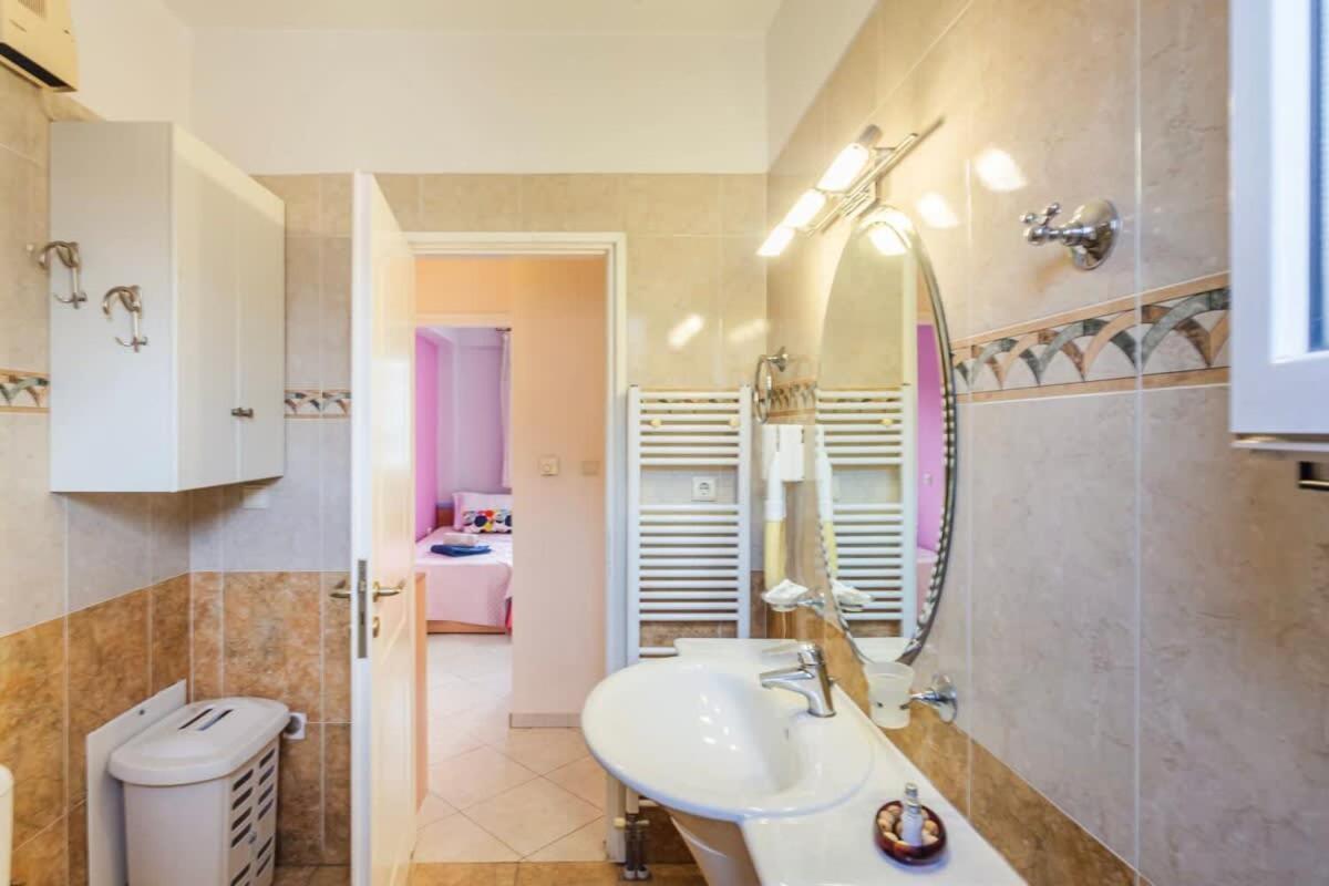 Spacious Urban Haven-Family Home, Perfect Location Kalamata Exteriör bild