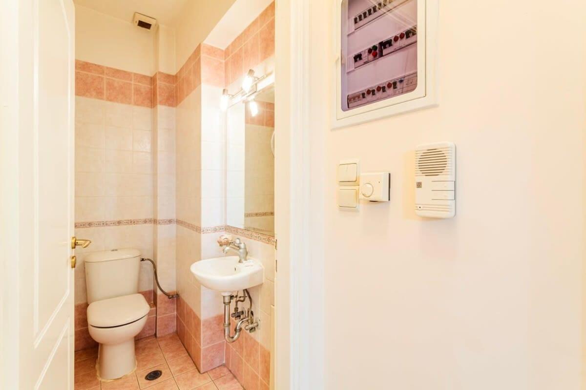 Spacious Urban Haven-Family Home, Perfect Location Kalamata Exteriör bild
